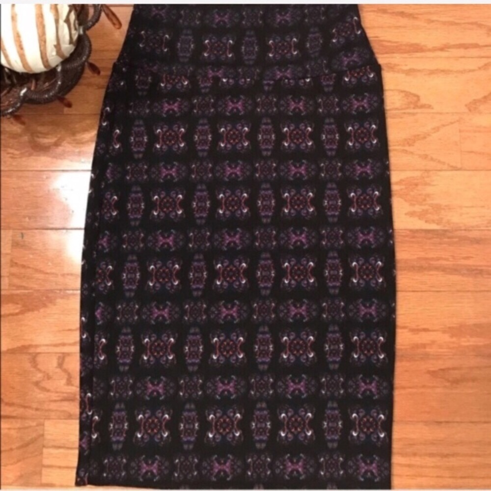 🌸NWOT LuLaRoe🌸 PRINTED CASSIE SKIRT🌸